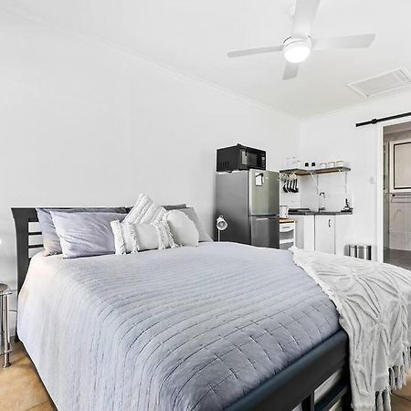 The Brick Batch - Holiday Unit! Bellara Exterior photo